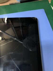 iPad5 ガラス割れ修理　北千住