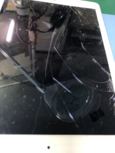iPad5ガラス割れ修理　スマホ修理屋フレンド北千住店