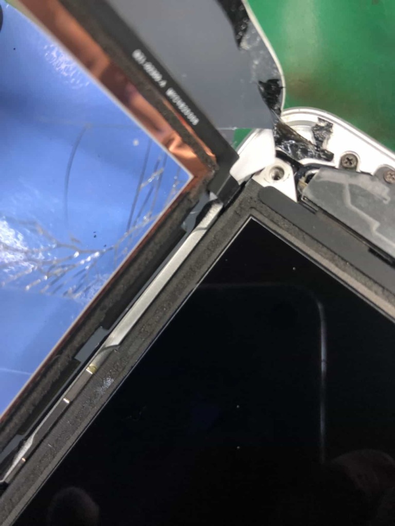 iPadガラス割れ修理　北千住
