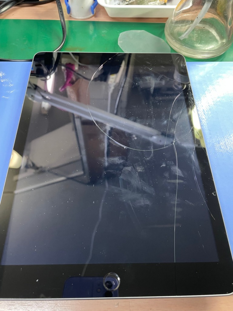 iPad5ガラス割れ修理　北千住