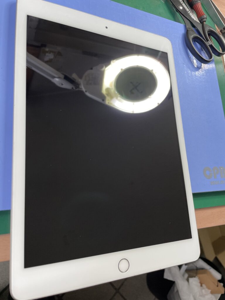 iPad8ガラス割れ修理　北千住