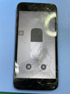 iPhone8Pus画面修理　北千住