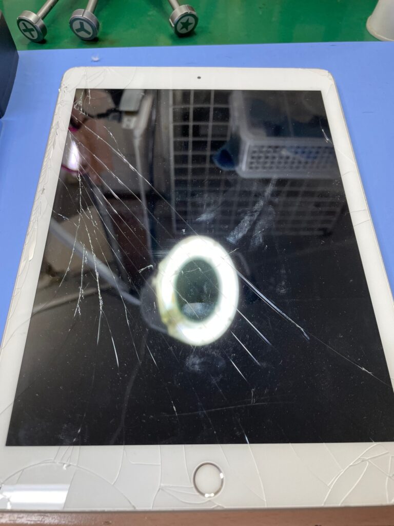 iPad5ガラス割れ修理　北千住