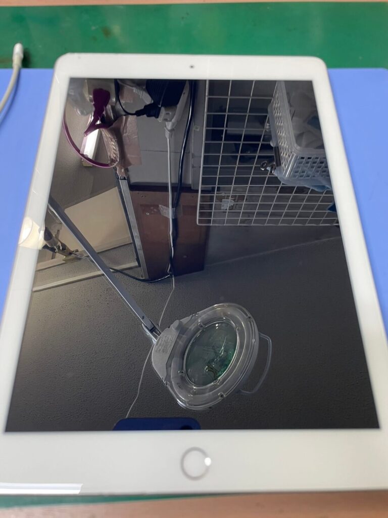 iPad第6世代ガラス割れ修理　北千住