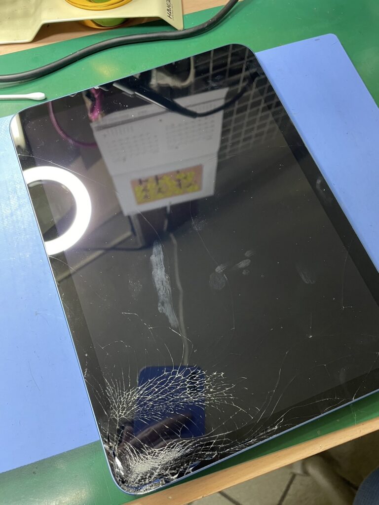 iPad10世代ガラス割れ修理